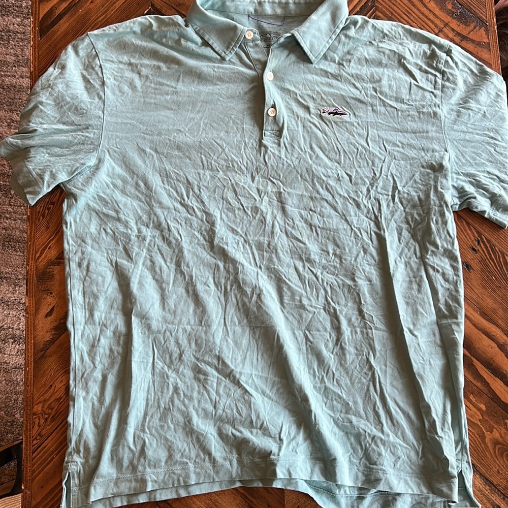 Like new men’s Patagonia collared shirt. Size large.